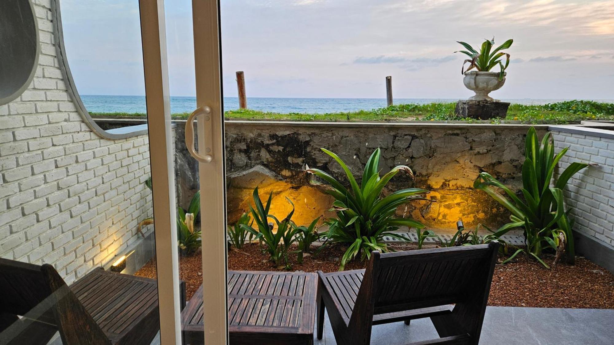 Отель The South - Beach & Lake Ahangama 4*